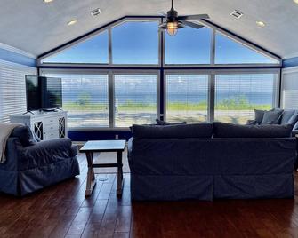 Dolphin View House #1 - Eastpoint - Living room