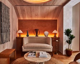 Alsace La - Los Angeles - Living room