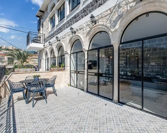 Ug Boutique - Tiberias