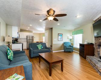 Country Club Villas - Surfside Beach - Living room