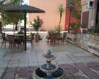 Hotel Rochers Peints - Tafraout - Patio