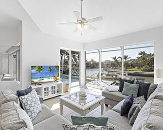 Relaxing Waterfront Home | Pool & Steps to Beach - Marco Island - Sala de estar