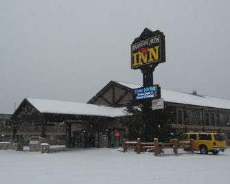 Brandin' Iron Inn - West Yellowstone - Κτίριο
