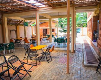 Towlab Hotel & Suites - Owo - Patio