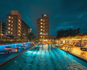 Olive Tree Hotel - Jomtien - Piscina