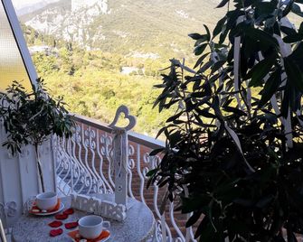 Olympus View Rooms Sauna & Spa - Litochoro - Balcón