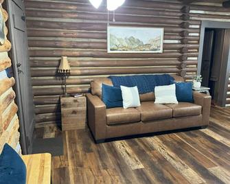 New Iron Mountain View Cabin - Clarksville