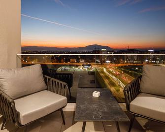 Qosmo Brasov Hotel - Braşov - Balkon