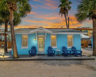 50 Steps to Beach, Family Friendly, Heated Pool - Indian Rocks Beach - Patio