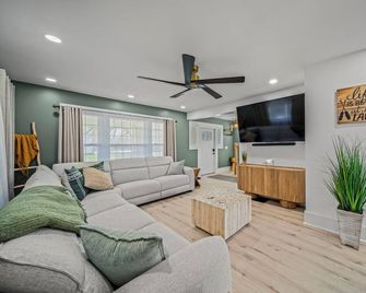 Lakeview Modern Stay Near Beaches, Gotl, And Spire - Ashtabula - Sala de estar