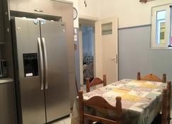 Sleeps 6 people central from anywhere - Kallithea - Comedor