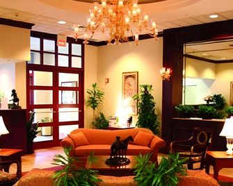 Clarion Hotel and Suites University-Shippensburg - Shippensburg - Lobby