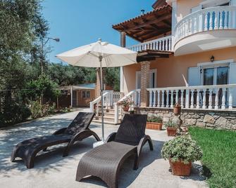 Villa Rosa 3 Bedroom with Sea View - Tragaki - Patio
