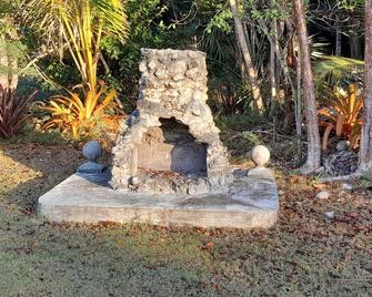 Paradise Creek Cottages - Andros Town - Outdoors view