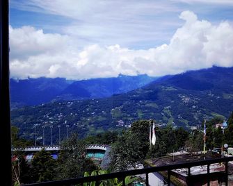 Hotel Ninamma - Gangtok - Balcony