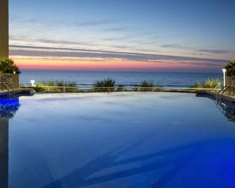 Three Bedroom Deluxe, Ocean Front Condo, Myrtle Beach, Sc (3361713) - North Myrtle Beach - Pool