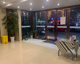 Greentree Inn Jiangsu Taizhou Jichuan Road Wanda Plaza Business Hotel - Taizhou - Lobby