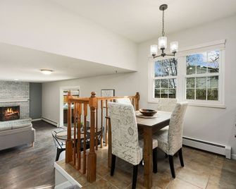 West Greeley 5 bed/4 bath tastefully furnished and recently updated. - Greeley - Dining room