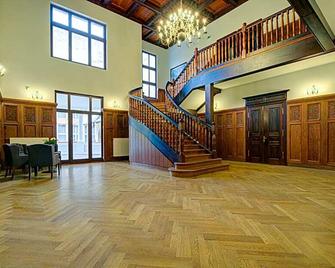 Palac Cieszyno - Zlocieniec