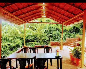 The Skyi County Dapoli - Dāpoli - Patio