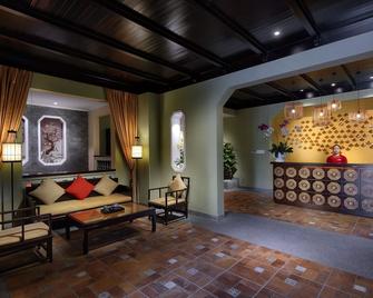 Little Riverside Hoi An . A Luxury Hotel & Spa - Hoi An - Front desk