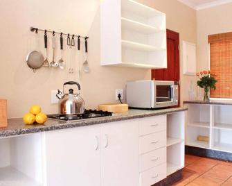 Ashbrook Country Lodge - Clarens - Kitchen