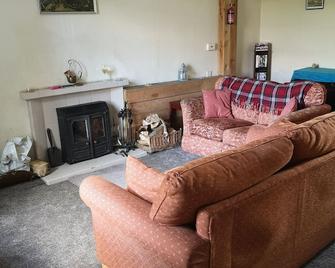 Crofters Cottage set in the Borders Highlands, at the top of the Teviot Valley - Hawick - Living room