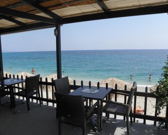 Riviera Hotel - Poros - Balcón