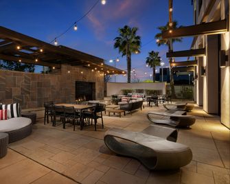 Hampton Inn & Suites Napa - Napa - Innenhof