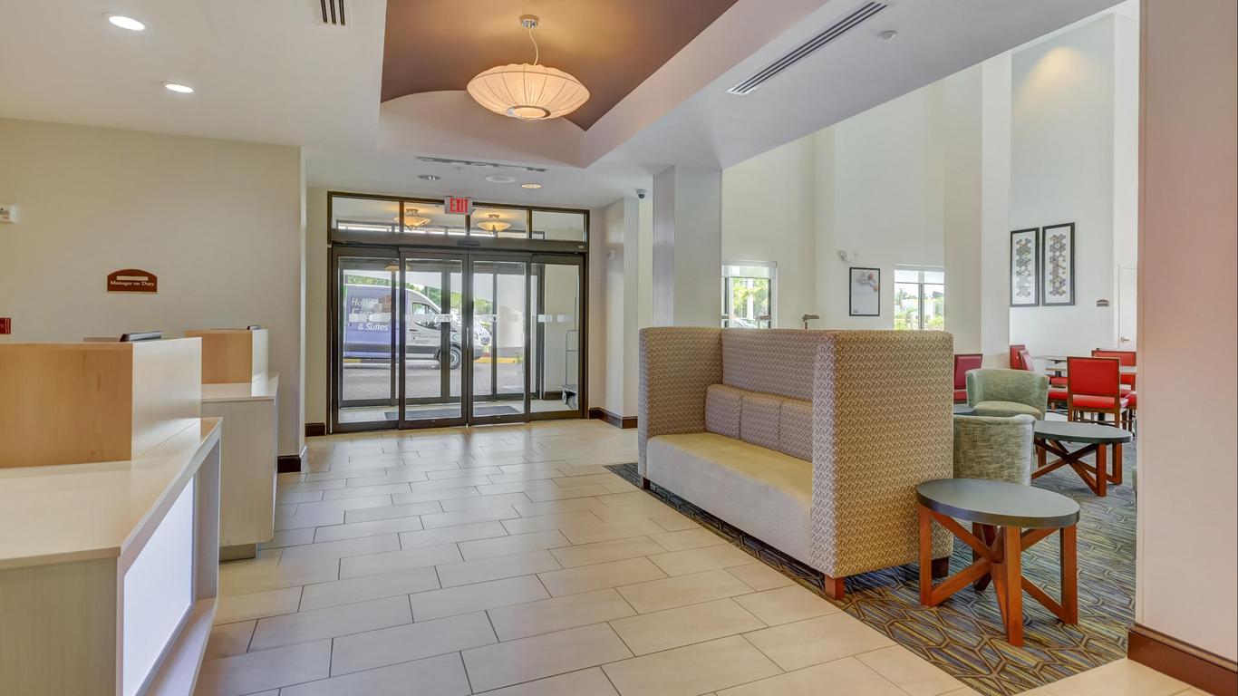 Holiday Inn Express & Suites Tampa -Usf-Busch Gardens By IHG