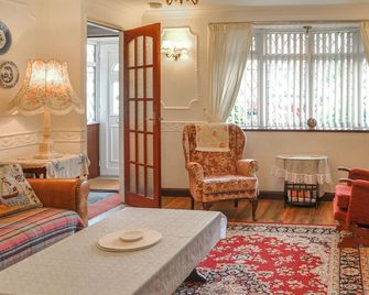 Josies Den - Bridlington - Living room