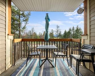 Heavenly Mountain Hideaway, Pool, Hot Tub - Radium Hot Springs - Balcony