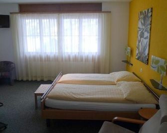 Hotel Crystal - לאוטרברונן - חדר שינה