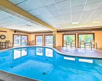 Comfortable Dover Apartment Walk to Mt Snow! - Dover - Pool