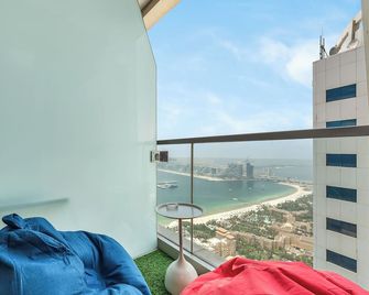 Amazing Flat Palm Jumeirah View - Madinat Zayed - Balcón