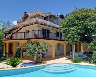 Spacious family cottage near surfing beach of Playa Encuentro. Free breakfast! - Cabarete - Basen