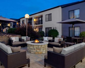 Courtyard by Marriott Pittsburgh Airport - Coraopolis - Terasa