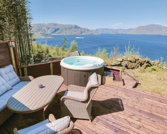 Nice home in Farsund with WiFi - Farsund - Balkon