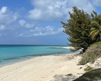 Island In The Stream 2 Bedrooms + Loft - Port Royal - חוף