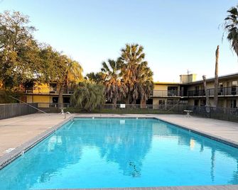 Motel 19 By Capital O Baytown I-10 - Baytown - Pool