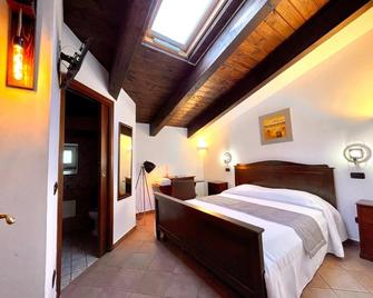 فيليتا كابوديمونتي جيست هاوس - نابليس - غرفة نوم