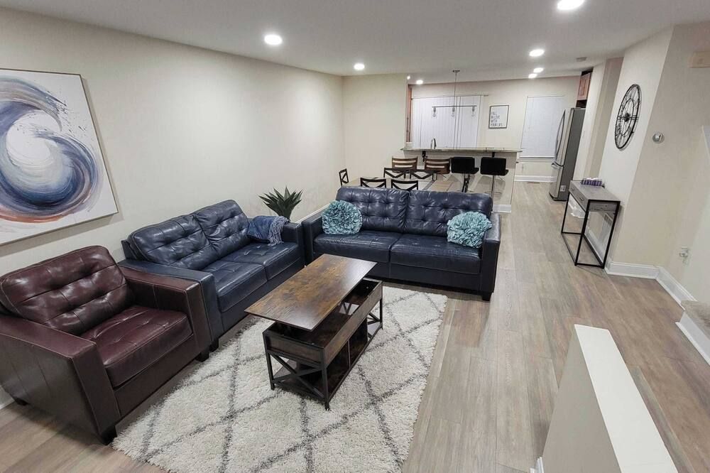 Spacious Luxury Stay Near Dulles Airport