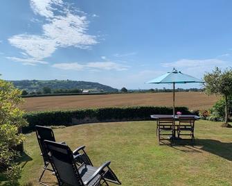 Fabulous river and coastal views. Seaton beach 5 min drive, Lyme Regis 10 mins. - Colyton - Patio
