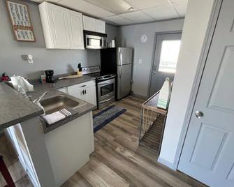 Charming Waterfront Escape 2br 10 Min To Nola - Chalmette - Kuchnia