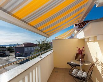 Apartments Dalmata with beautiful sea view, large terrace, fully equipped - Biograd na Moru - Balkon