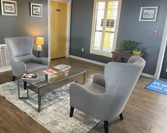 Kenedy Inn and Suites - Kenedy - Obývací pokoj