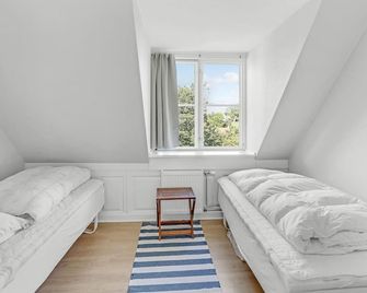 2 Bedroom Nice Apartment In Svaneke - Svaneke - Habitación