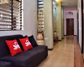 Seaslugs Travellers Inn - El Nido - Sala de estar
