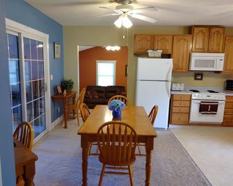 The Lake House At Turtle Cove: Cozy Rela - Eutawville - Restaurant