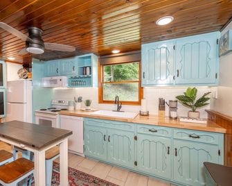 The Heist, A River Retreat - Loveland - Kitchen